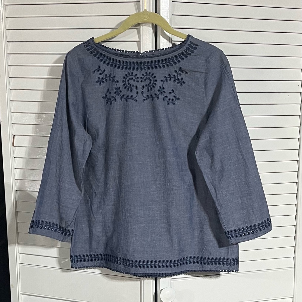 Talbots small blue eyelet & embroidery top